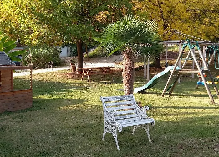 Semesterbostad Hameau Les Combelles *