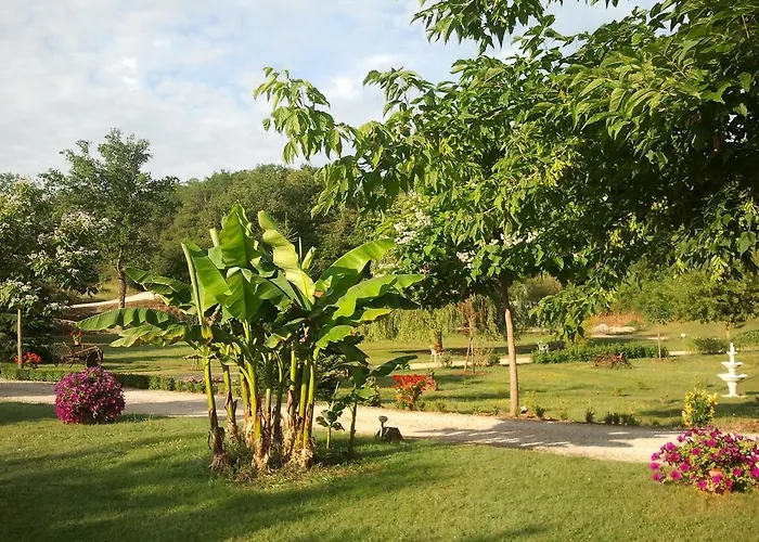 Hameau Les Combelles بيت للعطل